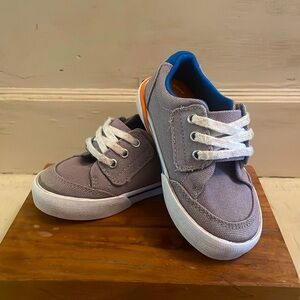 TODDLER SPERRY BOAT SHOES —SIZE 6M